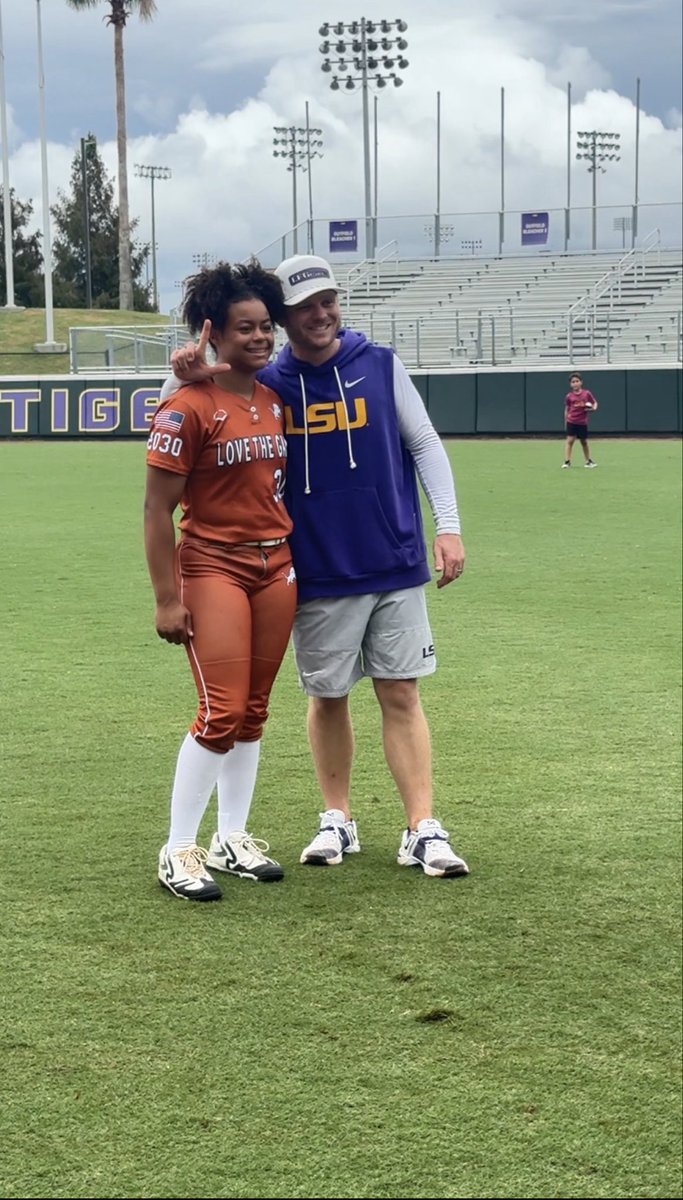 IslaBroussard's tweet photo. Thank you @lsusoftball for a great camp!! LSU is so cool! Even the rain didn’t matter. Coach Torina showed me different grips for pitches and made experimenting really fun, even if it didn’t initially work out. Coach Bryce and Coach Sandra are awesome. I learned so much from all the coaches and players. Also I got to see my LTG Sister, @samalekman and meet @paytn_monticelli 🔥🔥🥎
@LSUsoftballcamp @BethTorina @CoachNealPT @LSU_SandraMoton @CoachCatLTG @ltg2030 @lsu_dailynews