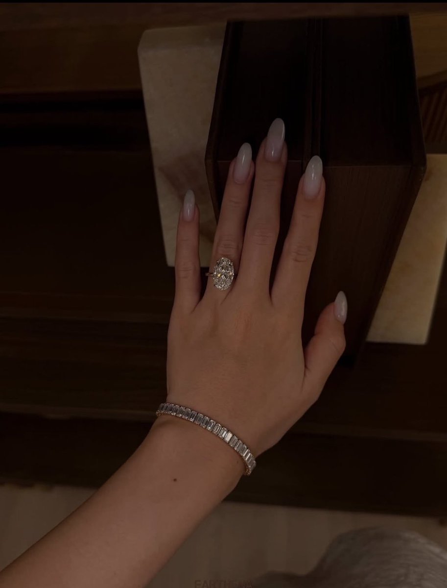 busraninboylesi's tweet photo. manifesting 2027 ✨💍 https://t.co/qv0Q3Pb6yk