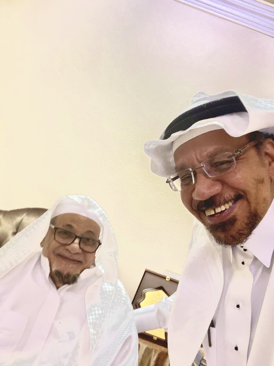 aalqash's tweet photo. في ضيافة الكريم المضياف
المؤرخ،الأديب، والتربوي القدير
الدكتور تنيضب الفايدي
وفي حديث ماتع عن التاريخ وعبقه الأخاذ
وبحضور عدد من المدعوين الفضلاء
في أمسية عبقت بالبهاء وطيب الإخاء

شكرا لمال الضيافة
وطيب وكرم الضيافة

دمت رمزنا التربوي والتاريخي والأدبي رمزا للكرم https://t.co/SFShaGCy2b