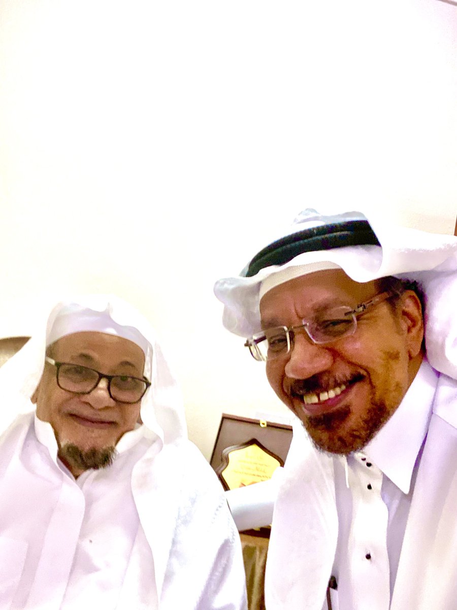 aalqash's tweet photo. في ضيافة الكريم المضياف
المؤرخ،الأديب، والتربوي القدير
الدكتور تنيضب الفايدي
وفي حديث ماتع عن التاريخ وعبقه الأخاذ
وبحضور عدد من المدعوين الفضلاء
في أمسية عبقت بالبهاء وطيب الإخاء

شكرا لمال الضيافة
وطيب وكرم الضيافة

دمت رمزنا التربوي والتاريخي والأدبي رمزا للكرم https://t.co/SFShaGCy2b