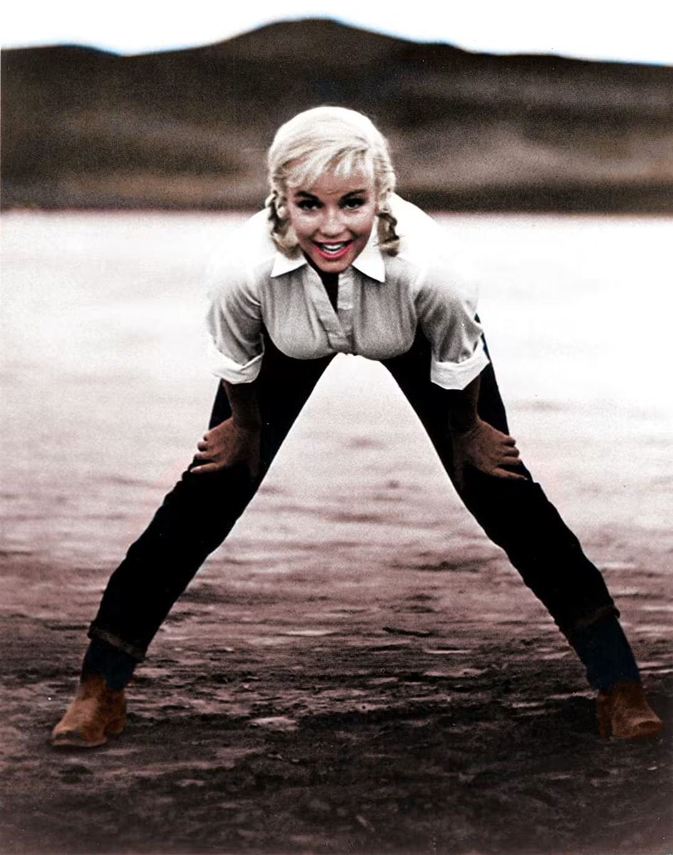 Clubpassionmar2's tweet photo. Own color work so please do not share it on another group or page other than this one without quoting my name and agreement (no sale) for sharing it. Thanks for your understanding.
#Marilyn #marilynmonroe #clubpassionmarilyn #colorisation #colorwork https://t.co/lL8Eec0Yui