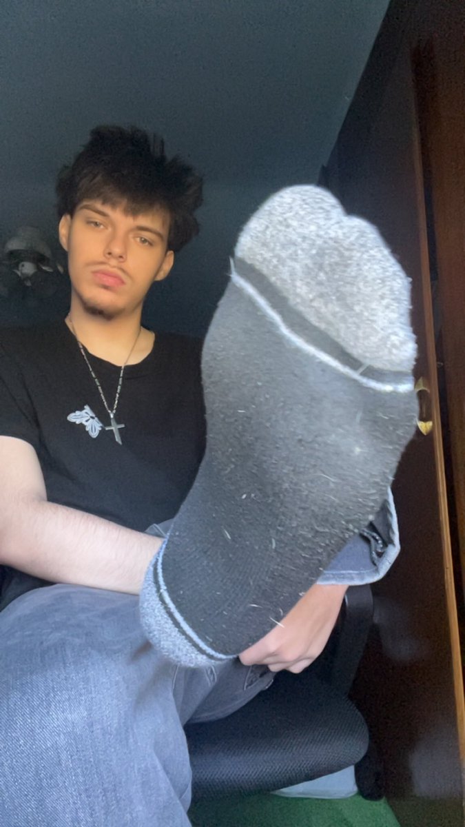 AlphaThizzy's tweet photo. Thizzy owns you and all your cash‼️

#FinDom #Cashmaster #cashgod #cashalpha #dom #sniff #serve #send #cashmaster #feet #malefeet #footfetish #findom #footworship #cashslave #finsub #domination  #trampling https://t.co/Myn38UCSI1