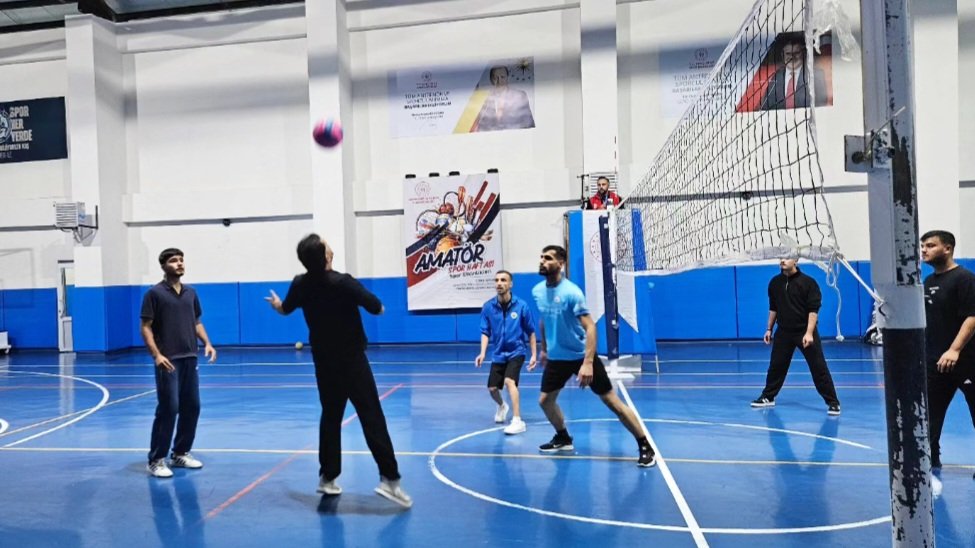 gsb_vartogm's tweet photo. Amatör spor haftası coşkusu #Varto ilçemizde başladı. 🏐✨
İlçe Müdürlüğümüzce Amatör Spor Haftası etkinlikleri kapsamında düzenlenen voleybol müsabakaları gençlerimizden büyük ilgi gördü. 👏🏆
#GSBGM
#AmatörSporHaftası https://t.co/d9gmcAjEba
