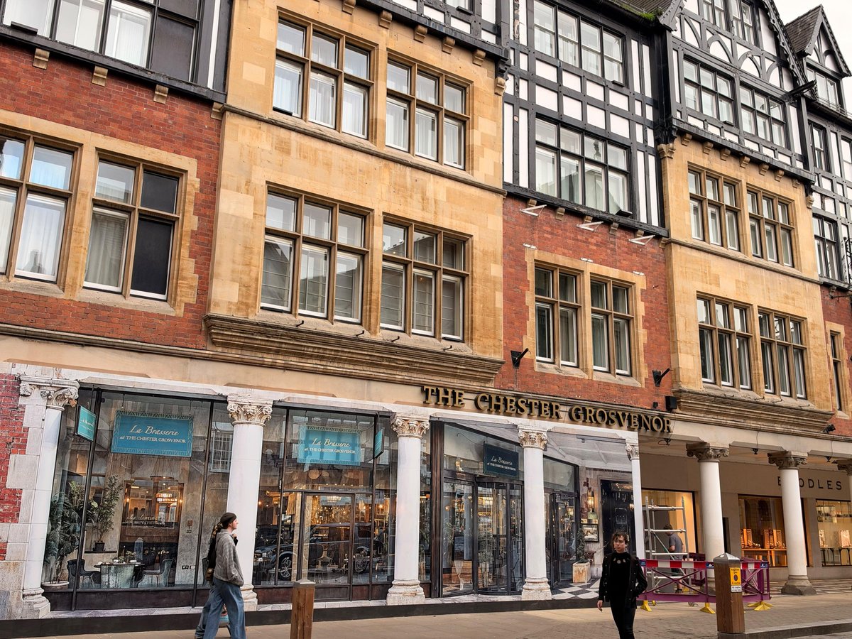 ShitChester's tweet photo. Class from the Grosvenor Hotel https://t.co/0GtXrpKCsN