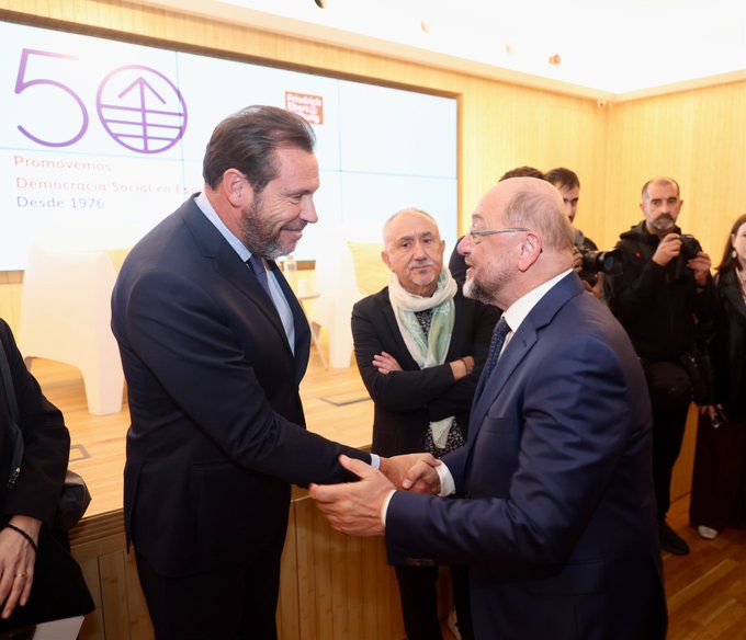 SimancasRafael's tweet photo. Socialdemocracia destilada hoy en el aniversario de la Fundación Ebert, con @oscar_puente_ @MartinSchulz @SG_UGT @Aranza8_8.

Ideas imbatibles para tiempos necesitados de esperanza. https://t.co/vwP3Indmy4