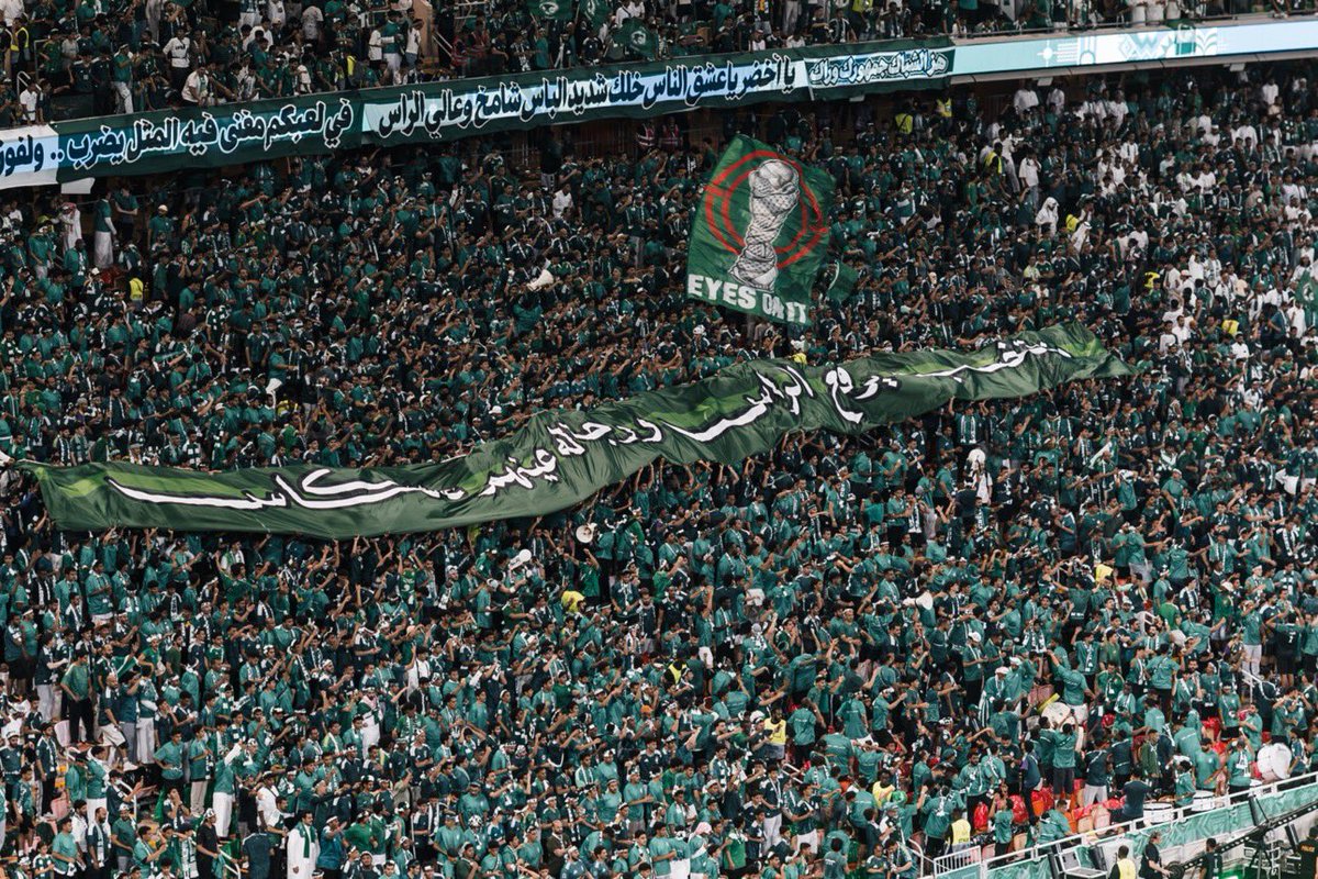saudipopular's tweet photo. يااااااسااااتر يالرعب جمهور مرعب 💚🔥 https://t.co/vskl8vcicb