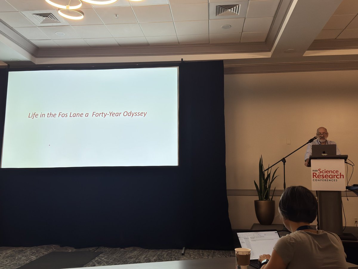 JasonSynaptic's tweet photo. Enjoying the @FASEBorg meeting on neuronal transcription in Florida! Even got to crash the Greenberg alum party 🥳 BUT #Arc>#fos https://t.co/cLl6KKjFa1