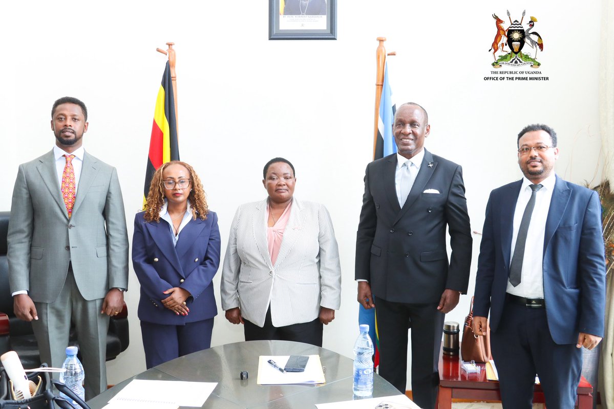 OPMUganda's tweet photo. Rt. Hon. Prime Minister @R_Nabbanja today welcomed the Ambassador of the Federal Democratic Republic of Ethiopia, Her Excellency @EtsegenetYimenu for a courtesy call.

The Premier and the Ambassador commended the existing warm bilateral relations between 🇺🇬 and 🇪🇹. They discussed opportunities to strengthen the bilateral relations for the benefit of Ugandans and Ethiopians. 

#OPMUganda #UgandaEthiopiaRelations