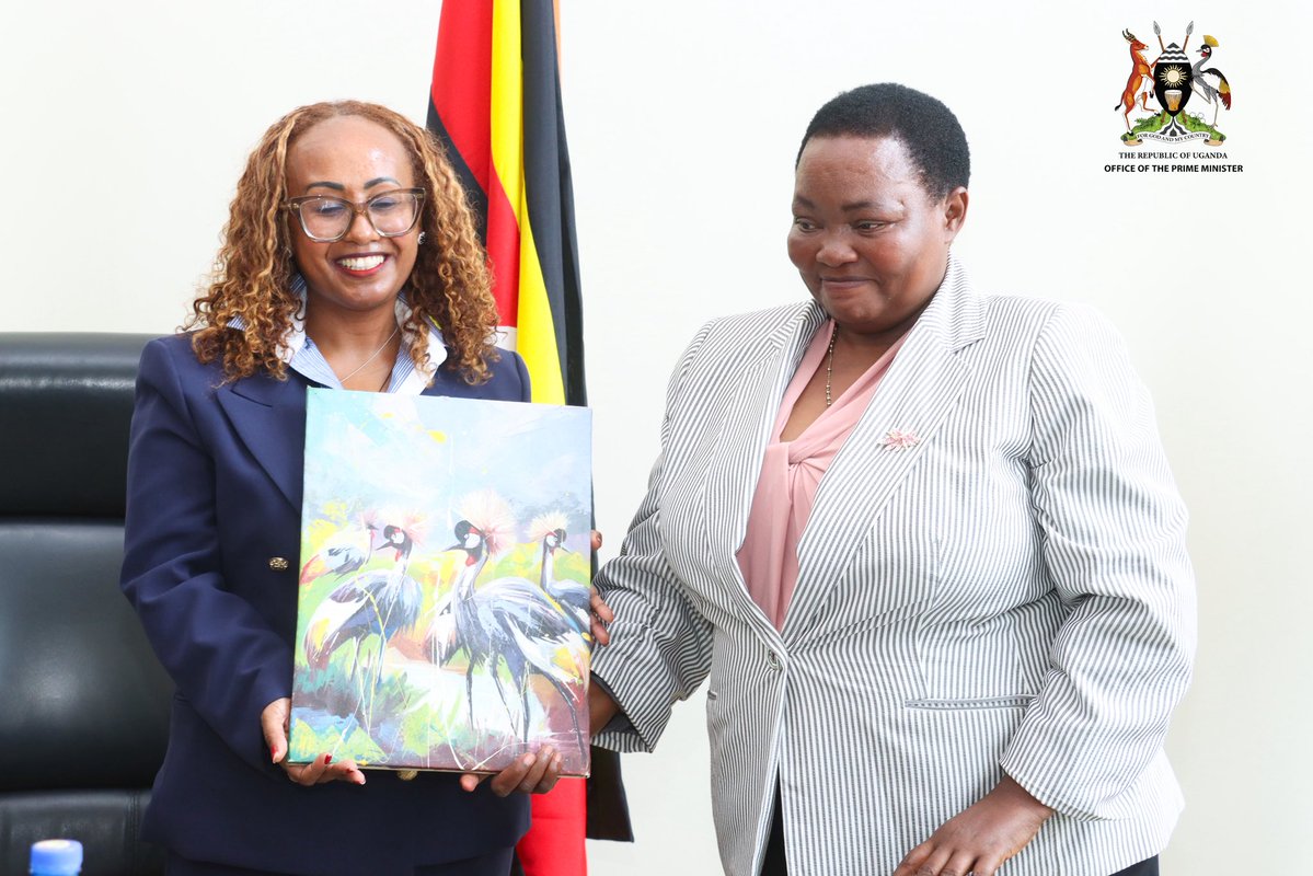 OPMUganda's tweet photo. Rt. Hon. Prime Minister @R_Nabbanja today welcomed the Ambassador of the Federal Democratic Republic of Ethiopia, Her Excellency @EtsegenetYimenu for a courtesy call.

The Premier and the Ambassador commended the existing warm bilateral relations between 🇺🇬 and 🇪🇹. They discussed opportunities to strengthen the bilateral relations for the benefit of Ugandans and Ethiopians. 

#OPMUganda #UgandaEthiopiaRelations