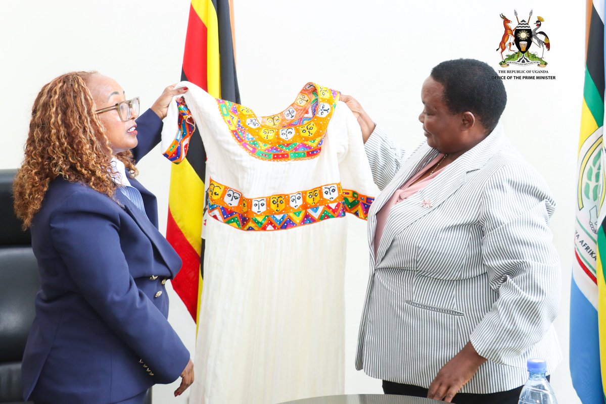 OPMUganda's tweet photo. Rt. Hon. Prime Minister @R_Nabbanja today welcomed the Ambassador of the Federal Democratic Republic of Ethiopia, Her Excellency @EtsegenetYimenu for a courtesy call.

The Premier and the Ambassador commended the existing warm bilateral relations between 🇺🇬 and 🇪🇹. They discussed opportunities to strengthen the bilateral relations for the benefit of Ugandans and Ethiopians. 

#OPMUganda #UgandaEthiopiaRelations