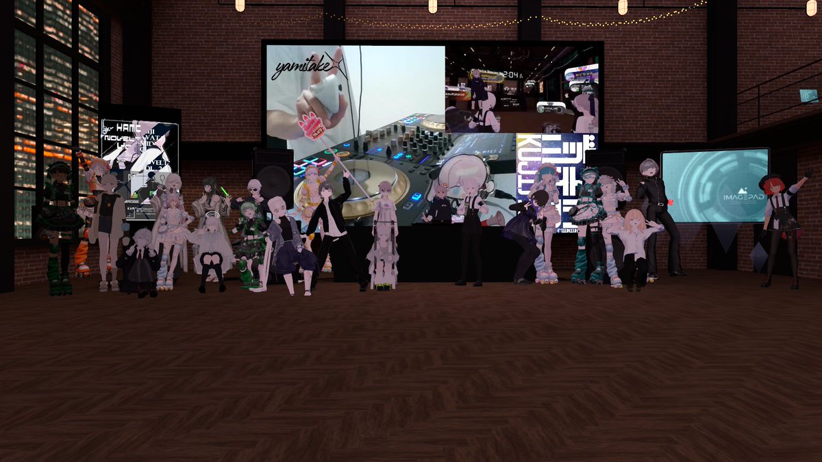 HomichanVRC's tweet photo. 最近は周りの人が撮ってくれるから集合写真だけでいいか！になっています

#KujiAvatarMidnightClub https://t.co/gv3A9zIsrr