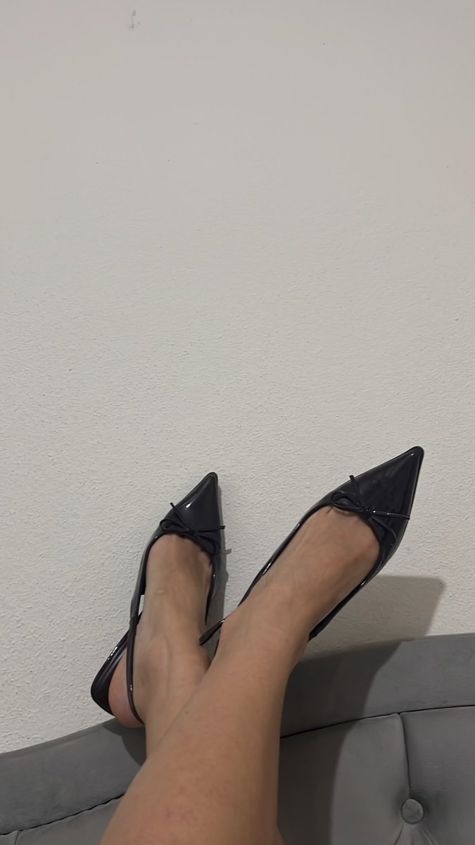 SAHBEYILDI6fzz's tweet photo. Topukluları Giydim Ayaklarıma Muhtaç Olan Zavallı Köpekleri Bekliyorum Tükürüğüm Bile Sizden Değerli.👸🏻 https://t.co/R63OV1SbHp