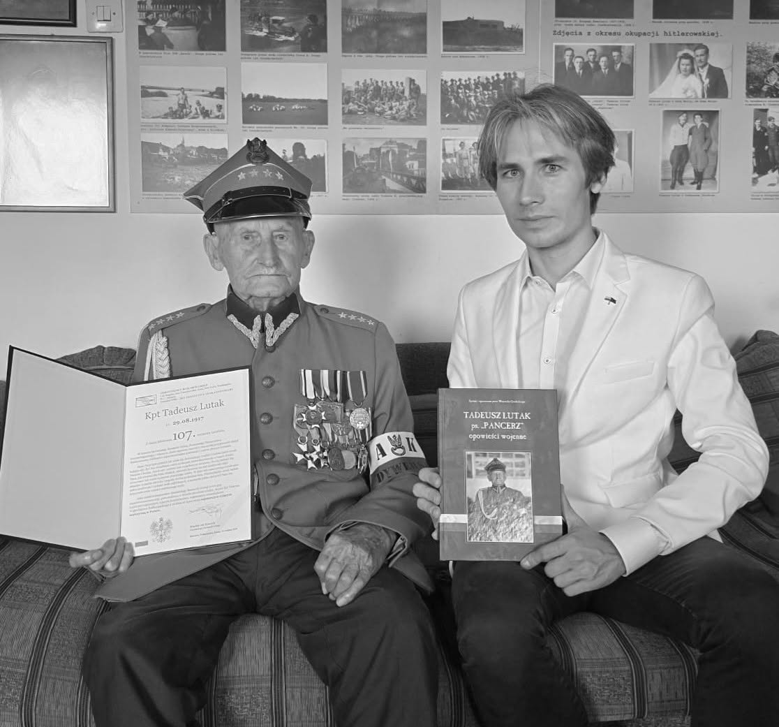 WaclawJan's tweet photo. Pana Kapitana miałem zaszczyt spotkać w 2024 roku honorując Go jako Najstarszego Żyjącego Polaka.

W wieku 107 lat był w absolutnie fenomenalnej formie fizycznej i umysłowej.

Teraz na nas spoczywa dziejowa misja by Jego historia nie została zapomniana nigdy.

Bo kto nie zna historii ten jest skazany na jej powtórzenie...