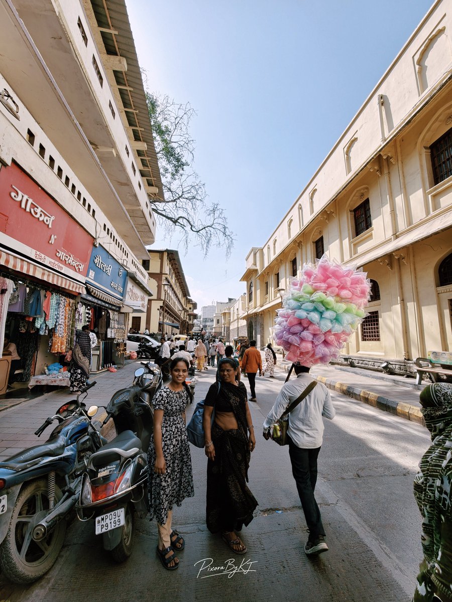 PixoraByKJ's tweet photo. India, Unfiltered : People, Colours, Culture &amp; Countless Stories. 

#PixoraByKJ 
#ShotOnSnapdragon 
#WideWonder 
#ShotOnVivo 
#StreetPhotography 

@Snapdragon @Snapdragon_IN 
@ZEISSLenses 
@Vivo_GLOBAL @Vivo_India https://t.co/cQzCHQHv4Q