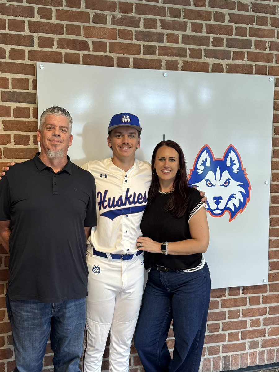 jake_pickering_'s tweet photo. Extremely Blessed and Grateful #Committed #DawgsUp @CoachJav21 @c_van28 @HCUHuskiesBSB @29BarfieldKnows @Coachgarz2 https://t.co/hNO3Lw71iF