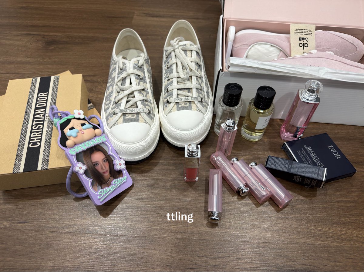 ttling103's tweet photo. No bots.
No fake likes.
Just real support. 💯

We show love the Jisoo way, by buying what she endorses.

In 2 months I bought :))) I used so much dior lip balm that I bought 3 in a month 😭😭😭 and cartier you r next

#JISOO @Cartier @Dior https://t.co/ZNpX7rteat