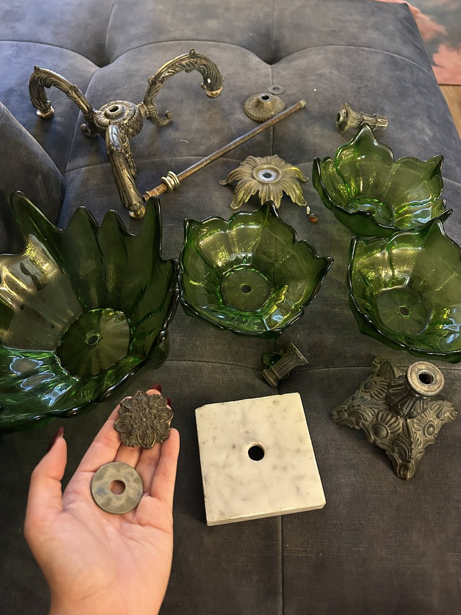 PeaceRoseShephe's tweet photo. Before and after of the coolest thing I’ve ever won on eBay for $24✨ https://t.co/jK4viLFZNX