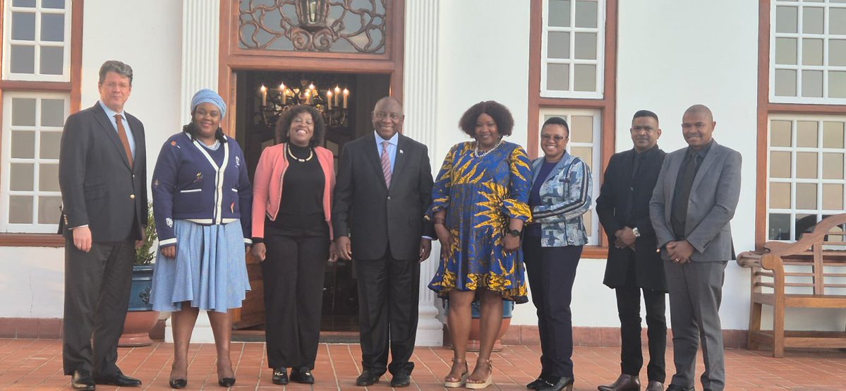 PresidencyZA's tweet photo. President @CyrilRamaphosa undertakes Ministerial Appraisals of Members of the National Executive as part of efforts to strengthen transparency and accountability in government.
 
The President met with the Minister of Justice and Constitutional Development, Ms Mmamoloko Kubayi, for her performance appraisal.
