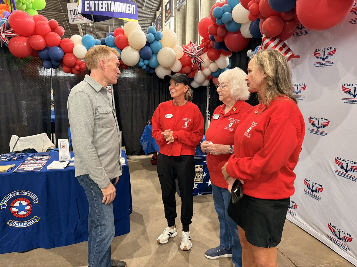 SenatorLankford's tweet photo. Great to stop by and say thank you to some of Tulsa’s finest at this year’s Tulsa State Fair. I appreciate Sheriff Vic Regalado and Police Chief Jonathan Brooks for their work to keep the fair safe and fun for Tulsa families! https://t.co/JCivV3Y5w8