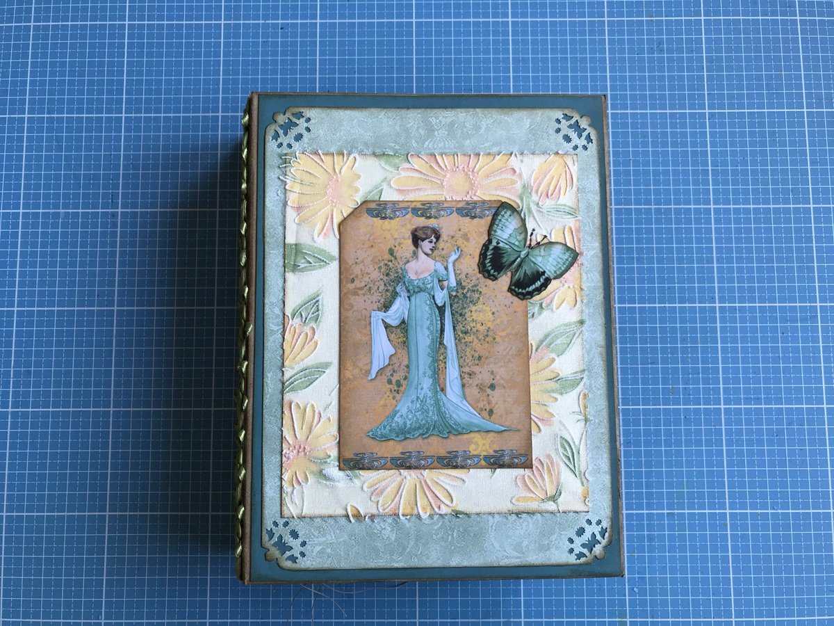elsa_ai_art's tweet photo. Junk Journal/ book

One-of-a-kind piece

All handmade and hand-sewn https://t.co/nb4cDefgP6