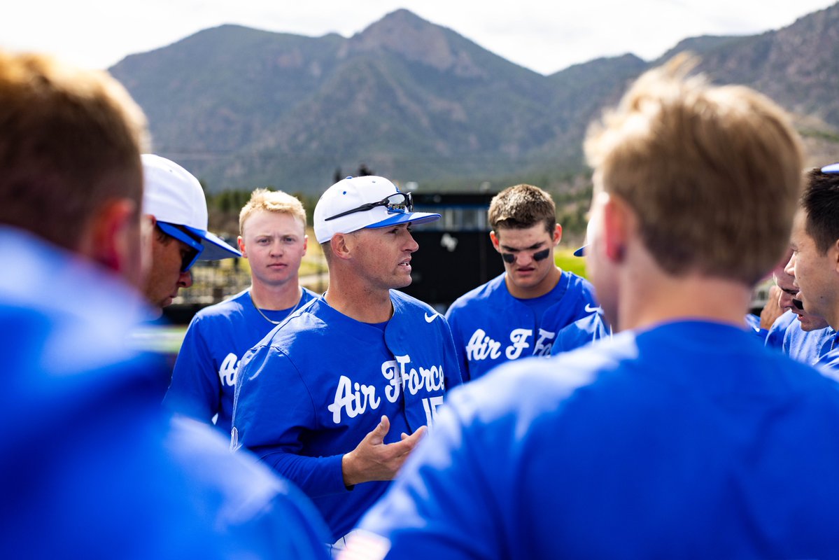 AF_Baseball's tweet photo. Happy National Coaches Day from America's Team! 🇺🇸⚾️

#FlyFightWin https://t.co/Ff7M0S9qxa