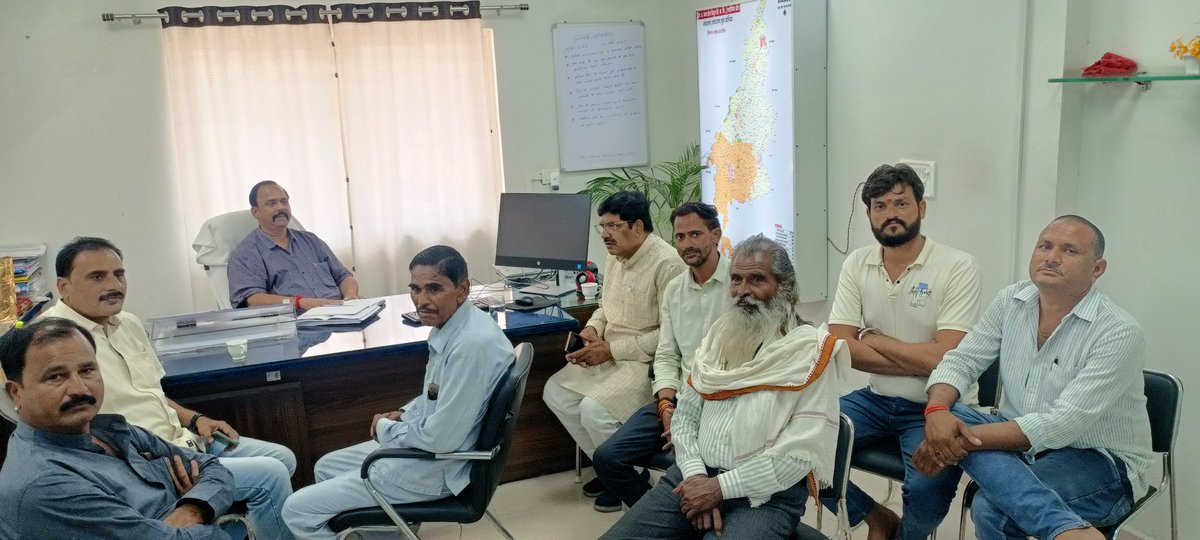 mla_pradeep's tweet photo. सेवढ़ा विधानसभा में बिजली समस्याओं के निराकरण को लेकर विधायक प्रदीप अग्रवाल ने की महाप्रबंधक से बैठक। https://t.co/qtQO4MNkVQ