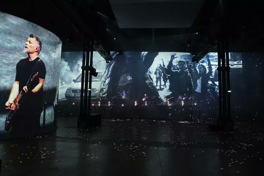 indochineFR's tweet photo. INDOCHINE - Arena Tour, le show immersif à Paris ! 2/2 https://t.co/S86XgnV55w