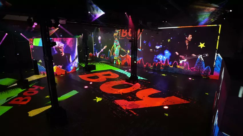 indochineFR's tweet photo. INDOCHINE - Arena Tour, le show immersif à Paris ! 2/2 https://t.co/S86XgnV55w
