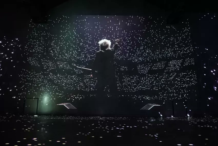 indochineFR's tweet photo. INDOCHINE - Arena Tour, le show immersif à Paris ! 2/2 https://t.co/S86XgnV55w