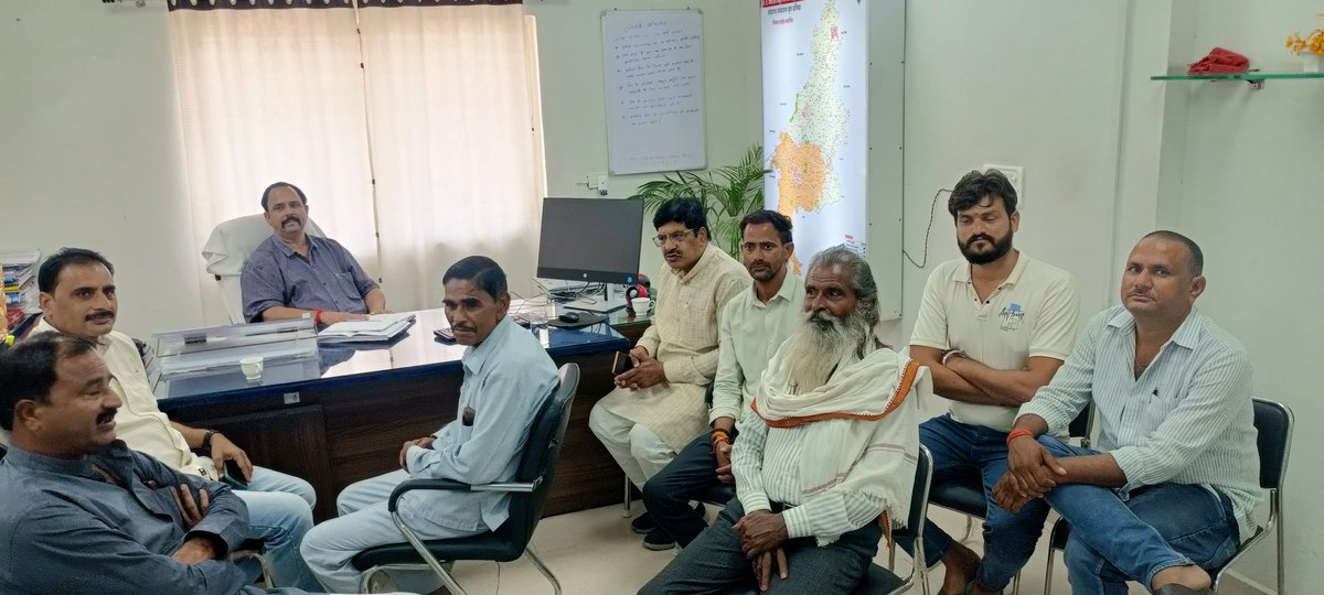 mla_pradeep's tweet photo. सेवढ़ा विधानसभा में बिजली समस्याओं के निराकरण को लेकर विधायक प्रदीप अग्रवाल ने की महाप्रबंधक से बैठक। https://t.co/qtQO4MNkVQ
