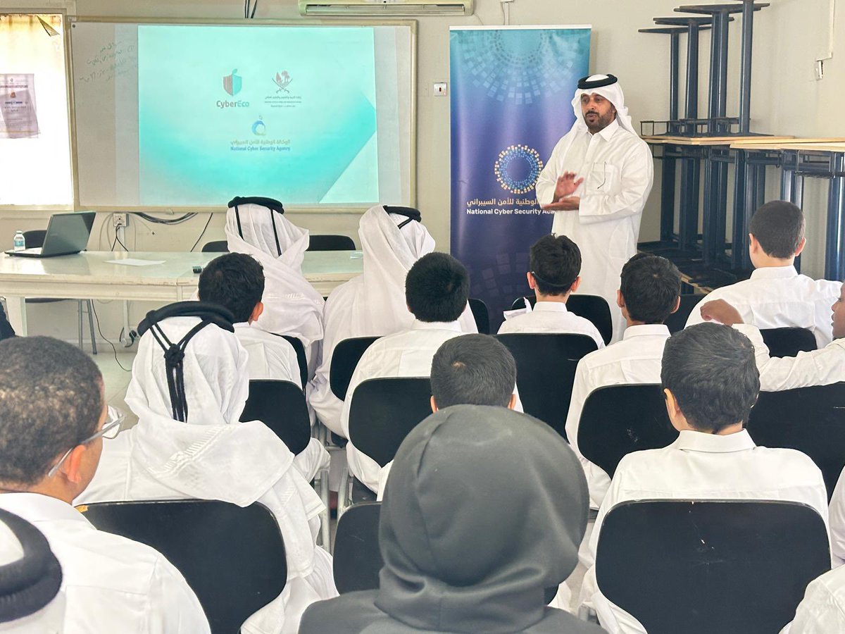 alrazipsb's tweet photo. انطلاقاً من رؤية وزارة التربية والتعليم في إعداد متعلم ريادي لتحقيق تنميه مستدامة ، وحرصاً من إدارة المدرسة على تنفيذ أنشطة الخطة المعتمدة من النظام الإلكتروني لقسم البرامج والأنشطة قامت المدرسة بتنفيذ ورشة توعوية عن الأمن السيبراني (سايبر ايكو) نفّذها المحاضر / حسن رضوان . https://t.co/YQuLjGbvji