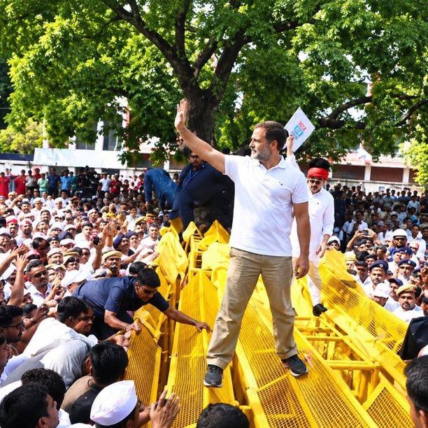 s_insilence's tweet photo. Modiji has Aura since Raga was just in his papa's 'ura😭😭 https://t.co/T2q3bE93eP