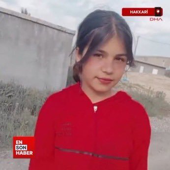 NiluferSabuncu's tweet photo. İsimleri Eslem, yaşları yakın

Birini, başıboş KÖPEK 
(Yüksekova, 2025)

Birini, başıboş ÇAKAL parçaladı (Başakşehir, 2026) 

#CandostDeğilBaşıboşKöpek
#SSÇDeğilBaşıboşÇakal 

#MinguzziAilesi #PınarAilesi 
#Başakşehir https://t.co/nQVZRlwAVJ