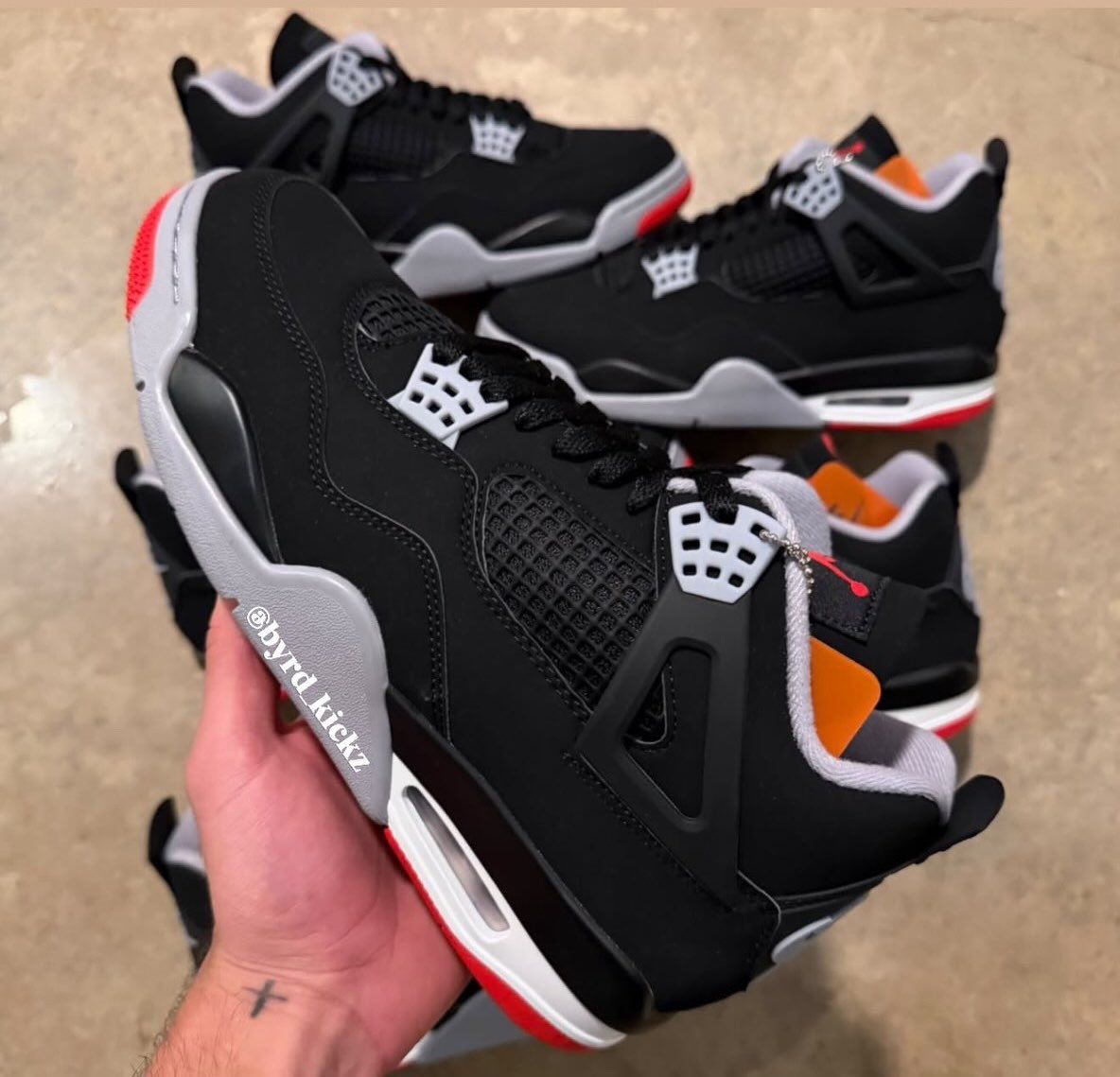 JustFreshKicks's tweet photo. Air Jordan 4 OG “Bred” Releases November 27th 🌹🔥

Details: https://t.co/bN0GpXEk1V https://t.co/XYoXcbcIP0