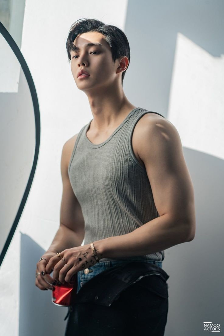 sweetbbitter's tweet photo. song kang is soo https://t.co/etMHS8bISc