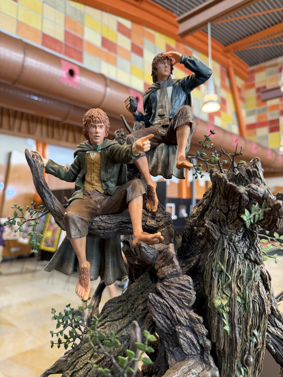 Dean_Devlin's tweet photo. Our amazing Merlin was on display from his previous little films #SDCCMS #LordOfTheRings Dominic Monaghan https://t.co/KX2Yv5nukn
