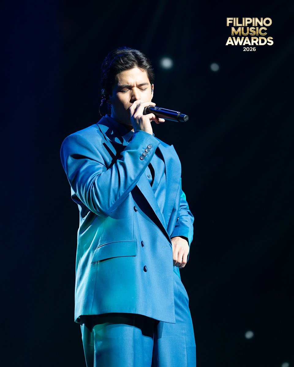 ultkaikyle's tweet photo. Solo ganaps, solo stages, and performing at awards nights. 🩵

Love seeing #KaiKyle build their own paths &amp; shine in their own right. Two incredibly talented young artists, both booked &amp; busy, each bringing their own magic every time they step on stage. My talented darlings! 🥺 https://t.co/afE8Bojjie