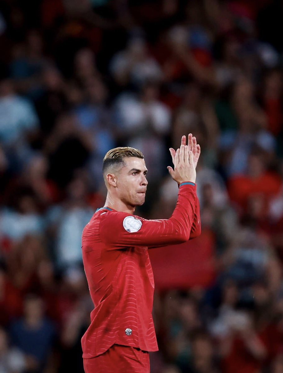 DAVIDXRPLItl's tweet photo. Who is the GOAT❤️💙 https://t.co/PT8jn124yZ