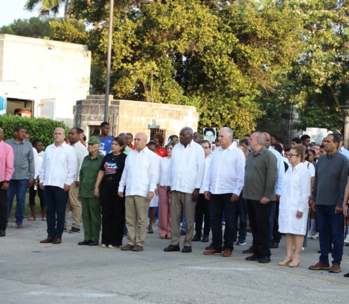 PartidoPCC's tweet photo. A 50 años del horrendo crimen de Barbados, una representación del pueblo capitalino peregrinó en homenaje a quienes perecieron en aquel vil acto y las más de 3478 víctimas mortales del Terrorismo de Estado.

En la conmemoración estuvieron presentes el Primer Secretario del Comité Central del Partido y Presidente de la República @DiazCanelB y los miembros del Buró Político Esteban Lazo Hernández, Manuel Marrero Cruz y @DrRobertoMOjeda, Presidente de las Asamblea Nacional, Primer Ministro y Secretario de Organización respectivamente.

Con la presencia también, de familiares de las víctimas se reiteró el reclamo de justicia para quienes han muerto o han resultado lesionados a consecuencia del Terrorismo de Estado. 

Durante sus palabras la miembro del Secretariado del Comité Central y jefe del Departamento de Atención a los Servicios Yudi Mercedes Rodríguez Hernández aseguró que en este día de  dolor y dignidad, en que vuelve a temblar la injusticia, se alza la voz para denunciar la guerra económica contra el pueblo cubano que es una nueva forma de terrorismo.

#TenemosMemoria