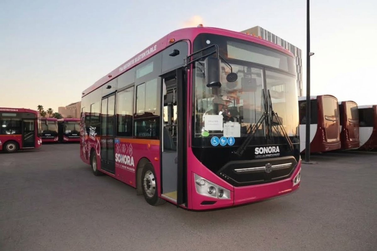 IMTESonora's tweet photo. 🚍 ⚡ La Línea Eléctrica Exprés avanza hacia su puesta en operación en #Hermosillo.

Las 20 nuevas unidades incorporan tecnología para fortalecer el control, monitoreo y supervisión del servicio. Ver más: https://t.co/UOZurlx0gn

#SonoraSeTransforma https://t.co/VuFYoAWyxR