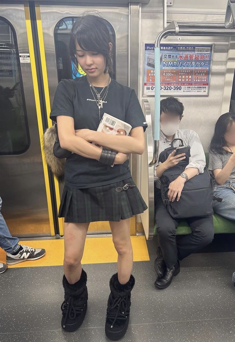 budoukon's tweet photo. Thin legs always make the outfit like omg https://t.co/kRpJbQjzy6