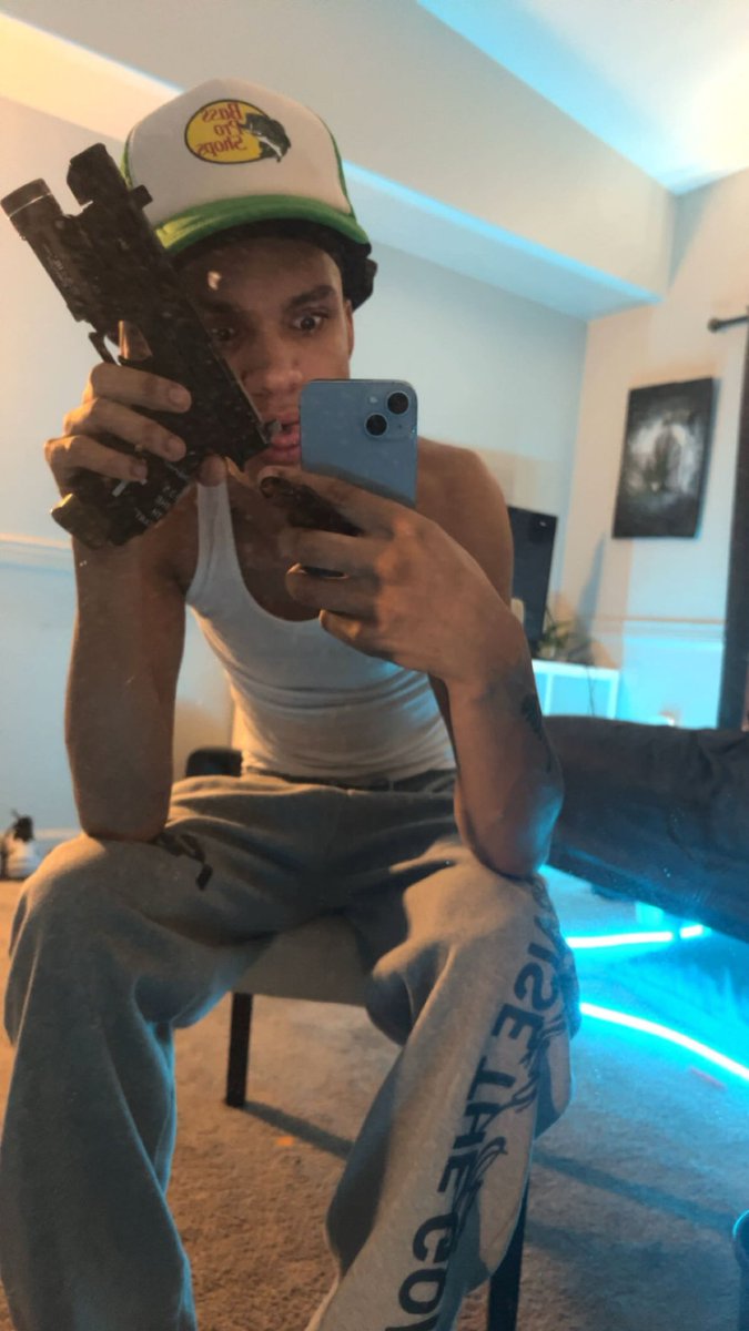 helluvadracs's tweet photo. Today’s fit #az #lightskin https://t.co/3ToFvoIAHk