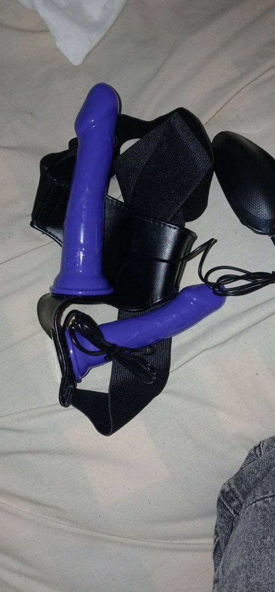 GoddessDalia97's tweet photo. New vibrating strap whose ready 😈😈 https://t.co/YoFUCdfxIG