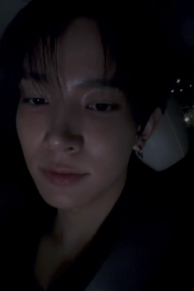 edgyevxn's tweet photo. category is low exposure heeseung https://t.co/wtqTpkQHJK