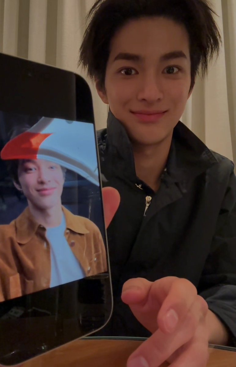 keonholds's tweet photo. cutest aegi imitates his own selca t___t https://t.co/RqIyg1AaCj