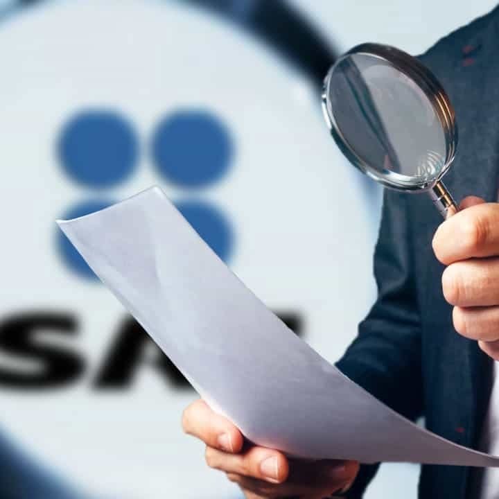 TitanFiscal's tweet photo. 🚨 ¿EL SAT TE PIDIÓ MÁS DOCUMENTOS E INFORMACIÓN EN EL OFICIO DE OBSERVACIONES?

Una empresa logró la Nulidad Lisa y llana de un crédito fiscal después de que el Tribunal detectara una irregularidad importante en la revisión de gabinete.

¿Qué ocurrió? 👇

La autoridad emitió el oficio de observaciones, documento con el que debía concluir la etapa de fiscalización y darle al contribuyente la oportunidad de desvirtuar las irregularidades detectadas.

Pero en ese mismo oficio hizo algo más: le requirió nueva información y documentación relacionada con depósitos bancarios y pérdidas fiscales.

El TFJA consideró que la autoridad pretendió hacer dos cosas al mismo tiempo:

1.- Dar por terminada la fiscalización. y 2.- continuar fiscalizando al contribuyente.

Para el Tribunal, esa “doble naturaleza” del oficio generó inseguridad jurídica y provocó que no pudiera considerarse como el acto que realmente concluyó la revisión. 
 
¿La consecuencia? ⚠️

Al haberse excedido el plazo legal de 12 meses para concluir la fiscalización, el Tribunal declaró la NULIDAD LISA Y LLANA de las resoluciones impugnadas. 

📌 La enseñanza para empresarios y contribuyentes es importante:
Durante una auditoría fiscal, no sólo debe revisarse si existe o no una diferencia de impuestos. También debe analizarse cómo actuó la autoridad, qué requirió, cuándo lo hizo y si respetó cada etapa y plazo del procedimiento.

📚 Criterio: IX-CASR-2PUE-3
🏛️ Segunda Sala Regional en Puebla del TFJA
📅 Revista TFJA, septiembre de 2026.
En materia fiscal, el procedimiento también importa. 

consulta la sentencia en Expediente: 2906/24-12-02-8.

https://t.co/9tRIrT0LZK

#DefensaFiscal #SAT #Empresarios #AuditoríaFiscal #CréditoFiscal #TFJA #DerechoFiscal #Abogados #Fiscalización #seguridadjurídica