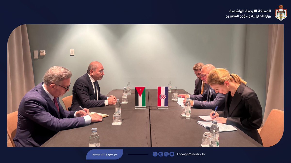 ForeignMinistry's tweet photo. التقى نائب رئيس الوزراء ووزير الخارجية وشؤون المغتربين أيمن الصفدي @AymanHsafadi اليوم وزير الخارجية والشؤون الأوروبية في جمهورية كرواتيا غوردن رادمان @grlicradman على هامش زيارة سمو الأمير الحسين بن عبدالله الثاني ولي العهد إلى كرواتيا، حيث يشارك سموه مندوبًا عن جلالة الملك عبدالله الثاني في أعمال قمة دول جنوب أوروبا "ميد ٩" التي تنطلق غدًا في مدينة سبليت الكرواتية. وبحث الوزيران سبل تعزيز العلاقات الثنائية بين البلدين الصديقين، والتطورات الإقليمية.

#الأردن
#كرواتيا
 #MED9