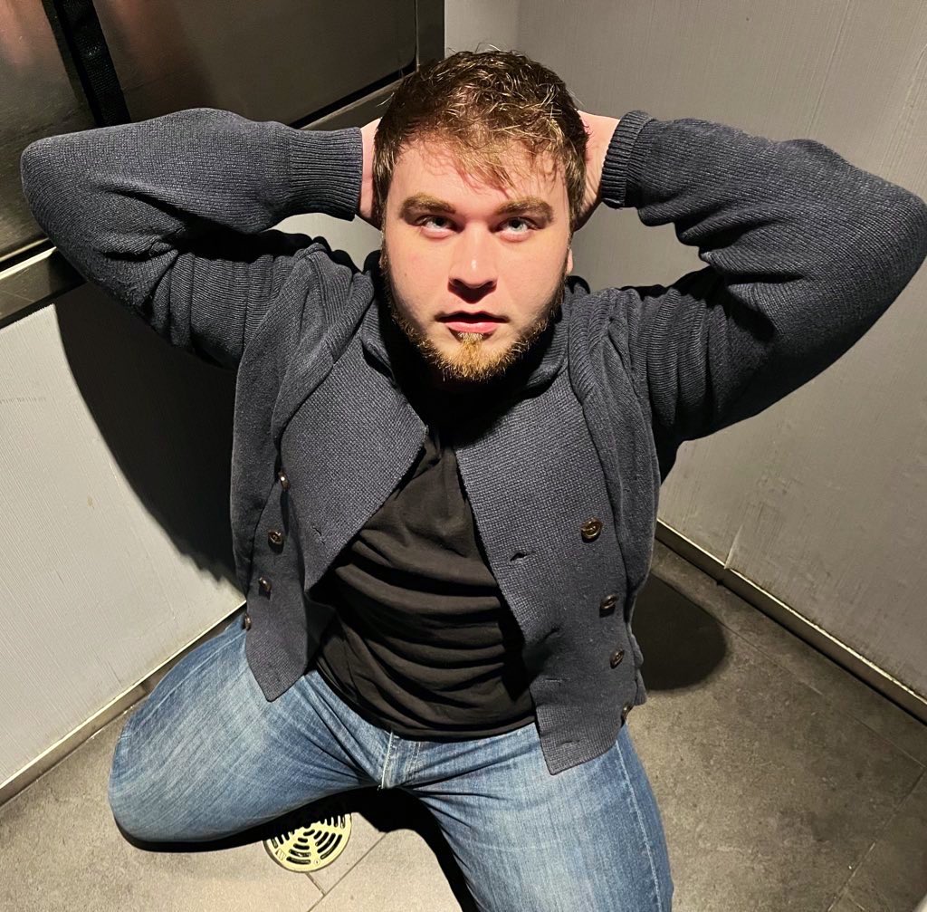 peakmales's tweet photo. Anytime, anywhere. 
#gaychastity #lockedboy #sub https://t.co/SKu4QmZhxa