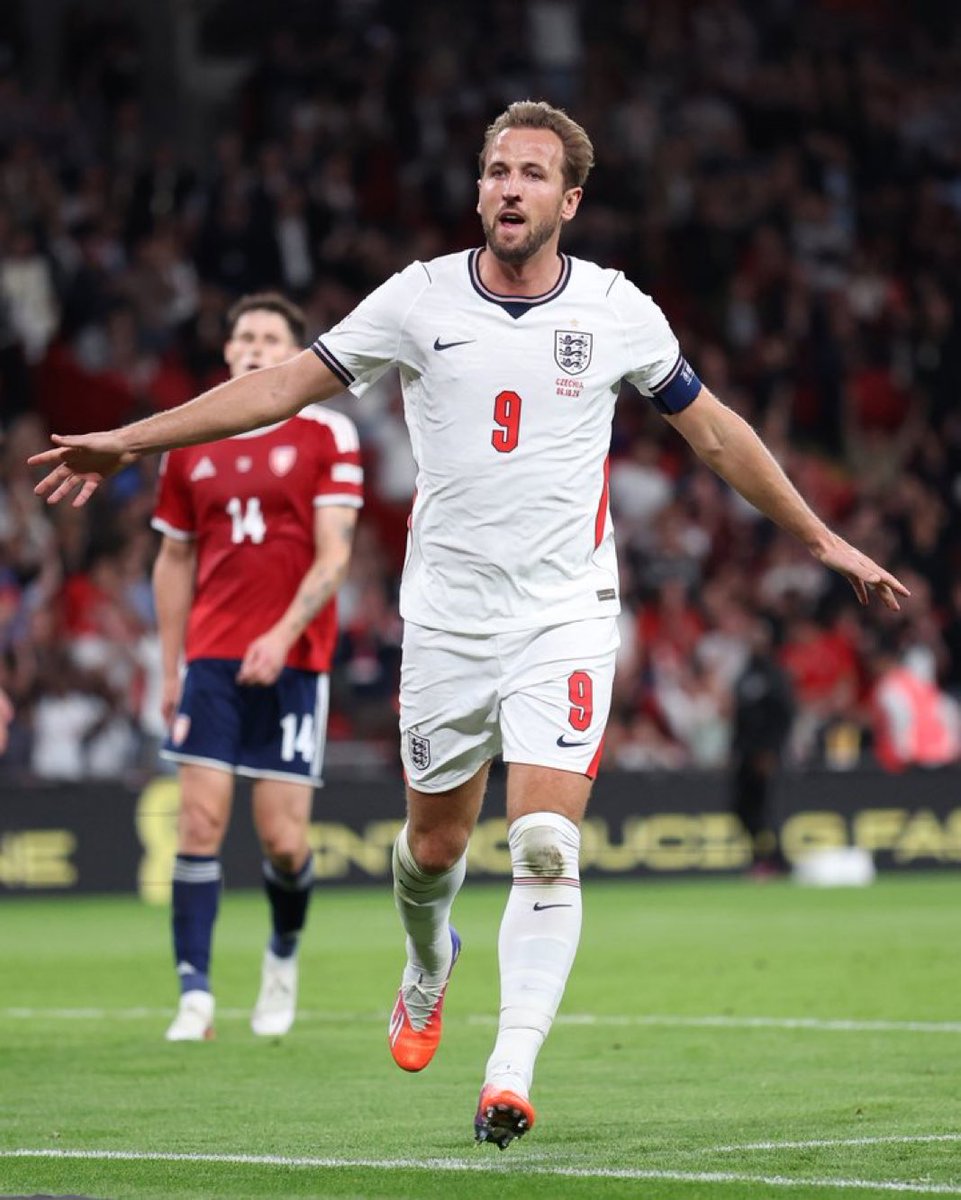 Zone_pitch's tweet photo. Harry Kane marks his record-equaling 125th England cap with his 90th goal for the Three Lions 🦁 https://t.co/f7xyInwx0U