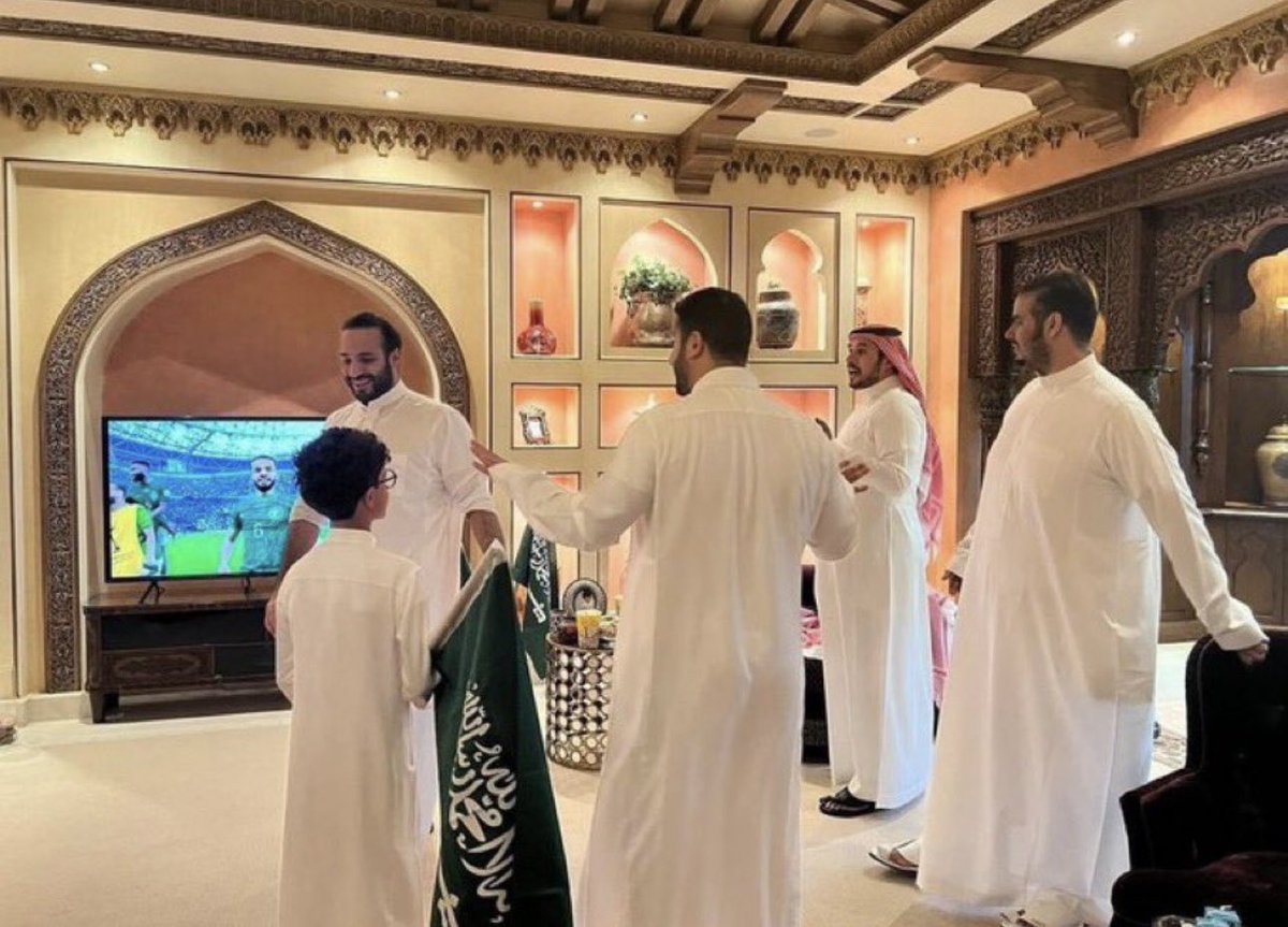 Whodspecime's tweet photo. #saudiday 💚 https://t.co/GH76WGLwQO